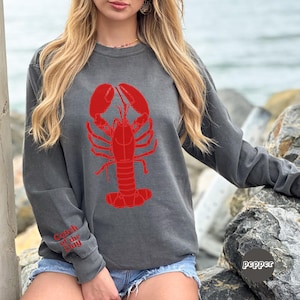 Sudadera de cuello redondo con langosta de la pesca del día, colores cómodos, texto bordado, suéter playero, estilo preppy de Maine y Nueva Inglaterra, regalo costero
