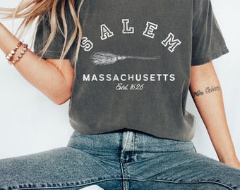 Camiseta de Salem, Salem, Massachusetts, camiseta universitaria preppy de Halloween, camiseta de bruja, regalo de Massachusetts, camiseta de otoño, camiseta de bruja de Salem, Massachusetts