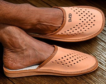 Personalizowane kapcie męskie, tradycyjne skórzane pantofle, półbuty wewnętrzne, sandały letnie, prezent dla niego.