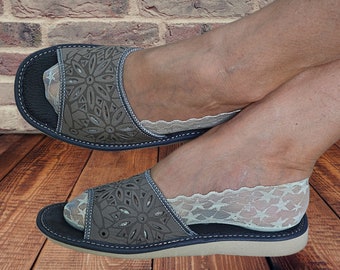 Zapatillas de punta abierta para mujer Diapositivas de cuero hechas a mano Zapatillas de casa de verano Chanclas de tacón plano Sandalias grises para mujer Regalo para mujer Minimalista