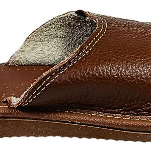 Side profile of men's genuine leather summer slippers highlighting the open-toe design and breathable structure