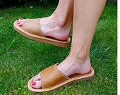 【2plan】Lobby Slider Leather Slippers Men's Leather Slippers, Wide House Slippers, Open-toe Flip