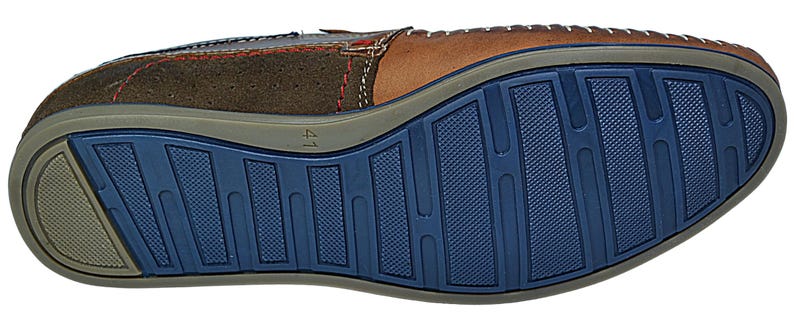 Flexible EVA rubber sole on men’s moccasins, ensuring a firm grip and superior walking comfort.