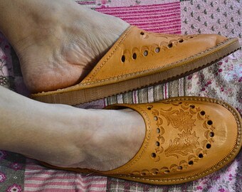 Pantofole da donna, zoccoli in pelle fatti a mano, tradizionali muli a mani libere, calzature da donna slip on per interni, comode pantofole con tacco piatto