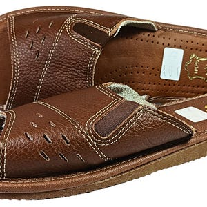 Stylish open-toe slippers designed for breath-ability and indoor relaxation.