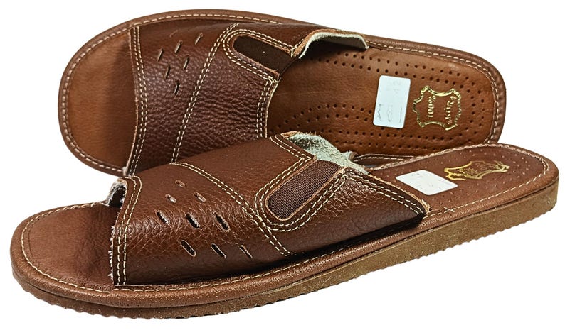 Stylish open-toe slippers designed for breath-ability and indoor relaxation.