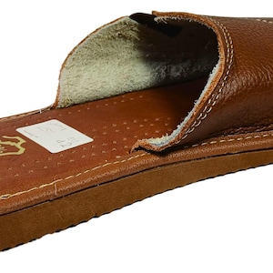 Elegant handcrafted men’s slippers made in Poland using traditional techniques.