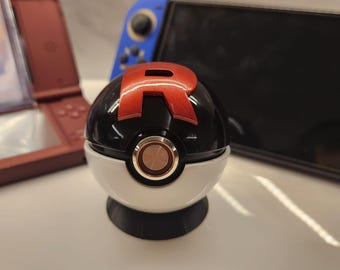 Réplica realista de la Pokebola del Equipo Rocket con LED / Regalo para él / Decoración geek / Accesorio de cosplay