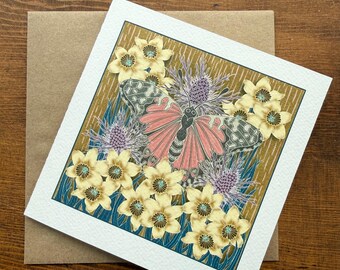 Biglietto con farfalla Vanessa cardellina e narciso – Trasformazione, rinnovamento, auguri floreali primaverili