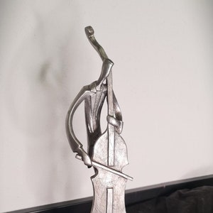 Handgemaakt beeld 'Man met cello', beeldje, cadeau, muzikale man, decoratie, zilverkleur afbeelding 1