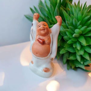 Vintage lachender glücklicher Buddha Porzellanfigur chinesisch asiatisch orientalisch handbemalt mit Golddekor
