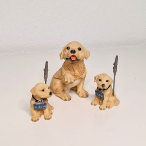 Vintage hondenbeeldje, beeldje labrador, handgeschilderd beeldje labrador, kaarthouders vintage hond moeder labrador en puppy's