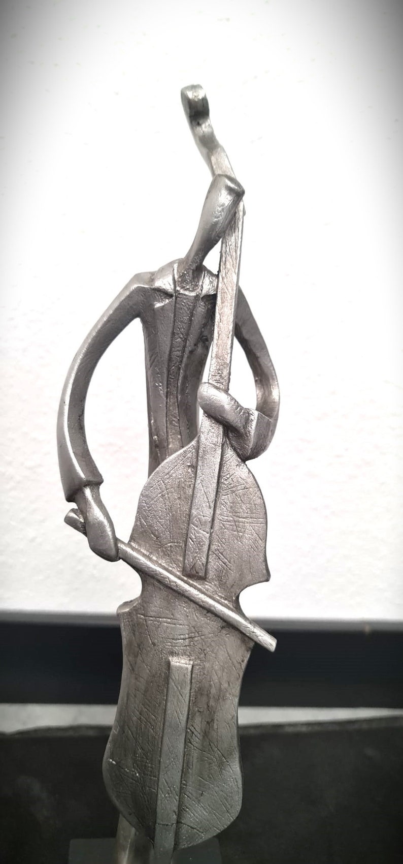 Handgemaakt beeld 'Man met cello', beeldje, cadeau, muzikale man, decoratie, zilverkleur afbeelding 3