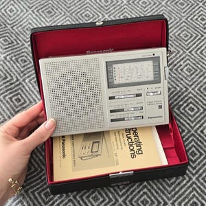 Panasonic RF-788L vintage radio with its original box and instructions, in perfect condition
