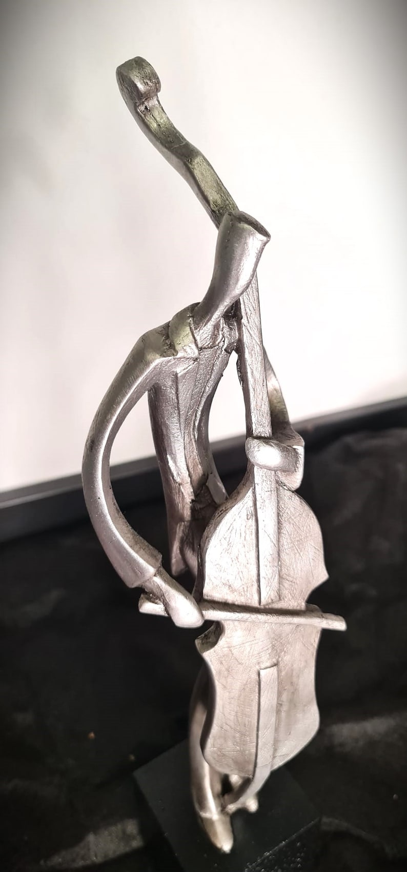 Handgemaakt beeld 'Man met cello', beeldje, cadeau, muzikale man, decoratie, zilverkleur afbeelding 7