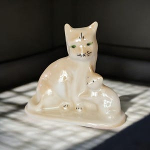 Vintage Porcelain Mother Cat and her baby Kitten, Cat Collectibles, Cat Figurines, Cat Decor, Cat Giftware, Cat Ornament, Cat Decoration