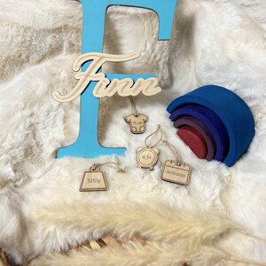 Personalized nameplate with pendant