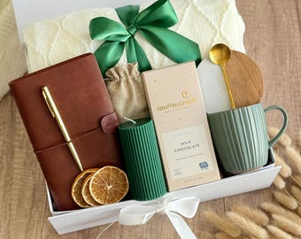 Hygge Gift Box: Personalized Blanket, Mug & Chocolate