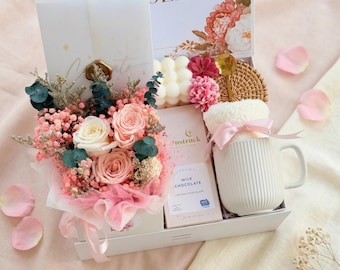 Mother's Day Flower Gift Box for Mom – Dried Flower Bouquet Hygge Gift Basket, Happy Mother's Day Spa Gift for Her