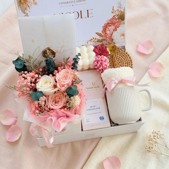 Mother's Day Flower Gift Box for Mom – Dried Flower Bouquet Hygge Gift Basket, Happy Mother's Day Spa Gift for Her