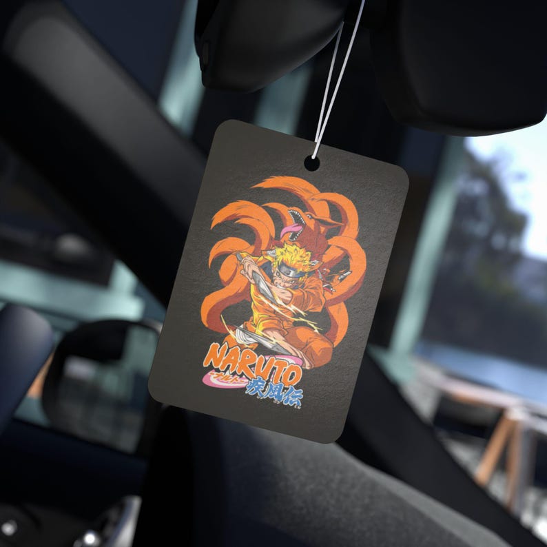 Anime Auto Lufterfrischer Black Ice Scent Anime Auto Decor Otaku Rückspiegel Anhänger Kawaii Auto Zubehör Perfektes Geschenk für Anime-Liebhaber Bild 1