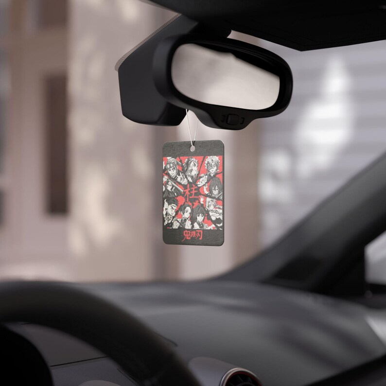 Ambientador de coche de anime con aroma a hielo negro, decoración de coche de anime, etiqueta para espejo retrovisor Otaku, accesorio kawaii para coche, regalo perfecto para amantes del anime. imagen 4