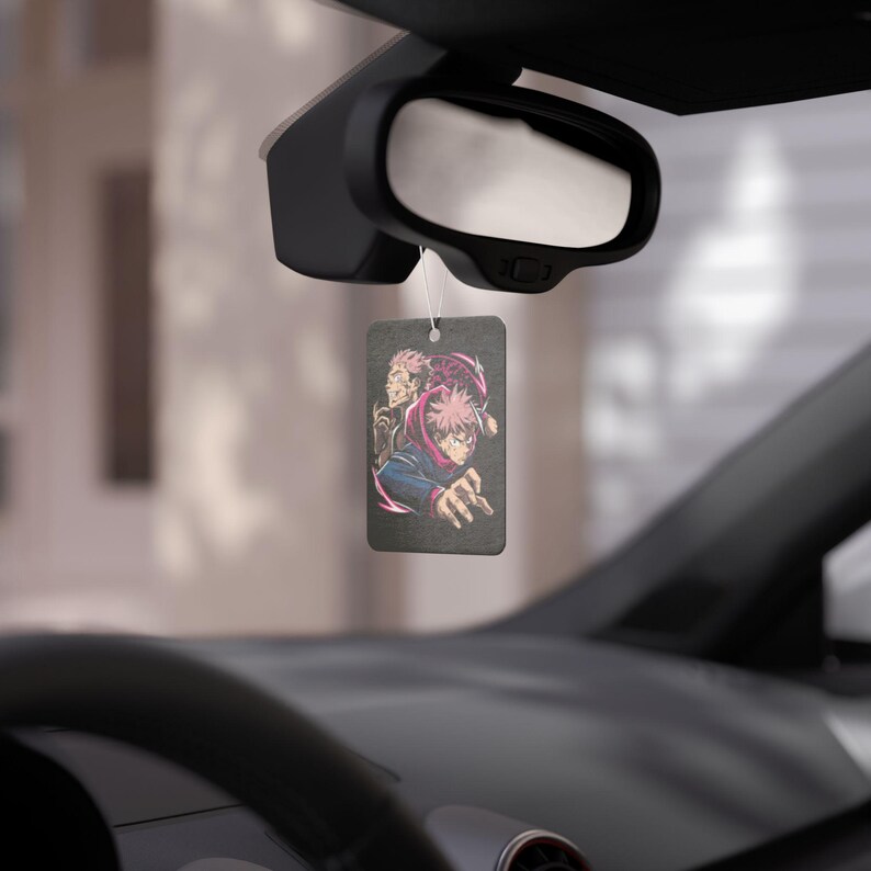 Anime Bil Luftfräschare Black Ice Doft Anime Bildekor Otaku Backspegeletikett Kawaii Biltillbehör Perfekt Present för Animeälskare bild 4