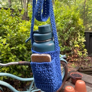 Water Bottle Cell Phone Carrier | Crossbody Water Bottle Carrier | Reusable Crochet Hands-Free Travel Cup Holder Blue