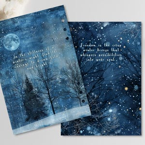 Può includere: Due inserti rettangolari per agenda con una scena notturna invernale blu scuro, luna piena, alberi innevati e testo bianco. La pagina sinistra recita, In the stillness of a winter's night find the courage to dream bold and bright. La pagina destra recita, Freedom is the crisp winter breeze that whispers possibilities into your soul.