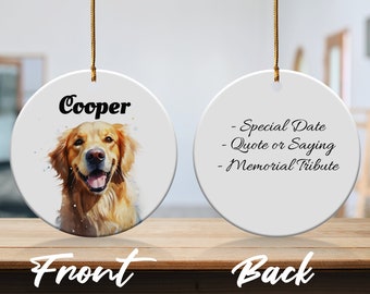 Puede incluir: Un adorno de cerámica blanca con una pintura de acuarela de un perro golden retriever en la parte delantera. El nombre del perro, "Cooper", está impreso sobre el perro. La parte posterior del adorno tiene el texto "Fecha especial", "Cita o dicho", y "Tributo conmemorativo".