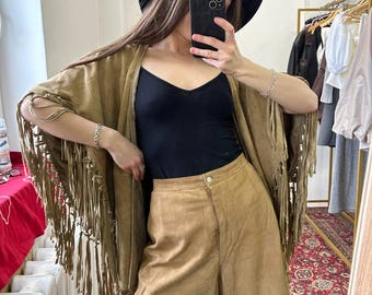 Vintage cowgirls festival shorts, suede fringe booty shorts, leather womens shorts, 1970s redheads western shorts