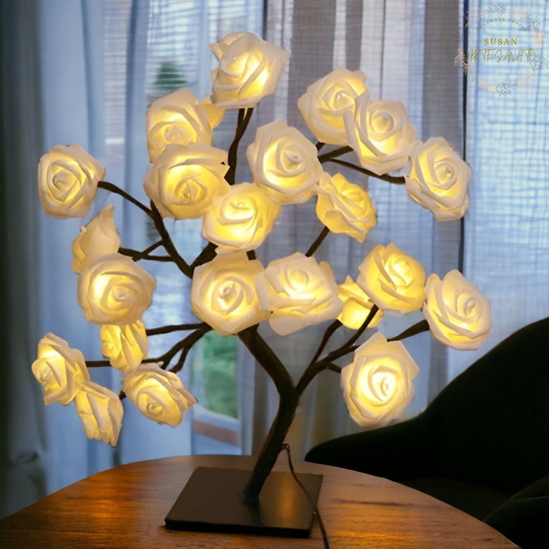 Lampada per albero di rose con petali a LED / 24 luci a LED per albero di rose / Decorazione fatta a mano per camera da letto / Luce per composizione floreale / Luce notturna per fiori White Rose