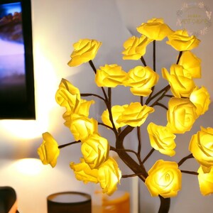 Lampada per albero di rose con petali a LED / 24 luci a LED per albero di rose / Decorazione fatta a mano per camera da letto / Luce per composizione floreale / Luce notturna per fiori immagine 5