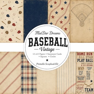 Può includere: Un kit di scrapbook a tema baseball vintage con vari fogli a motivi. I disegni includono palline da baseball, mazze, berretti, stelle e diagrammi del campo da baseball. Il kit include fogli da 30,5 x 30,5 cm, biglietti, quadrati e cerchi. Il testo dice "BASEBALL Vintage".
