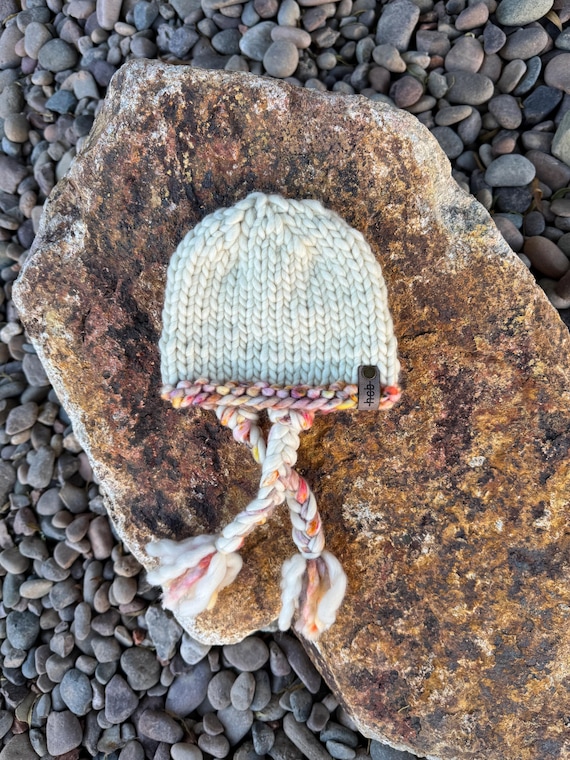 Natural White & Peach Infant Bonnet (0-6mo) - 100% Merino Wool Beanie (White, Peach)