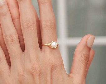 Dainty Pearl Ring 14k Gold Jewelry for Her Anniversary Gift for Mom Statement Ring Freshwater Pearl Gold Ring for Women Moms Day Special