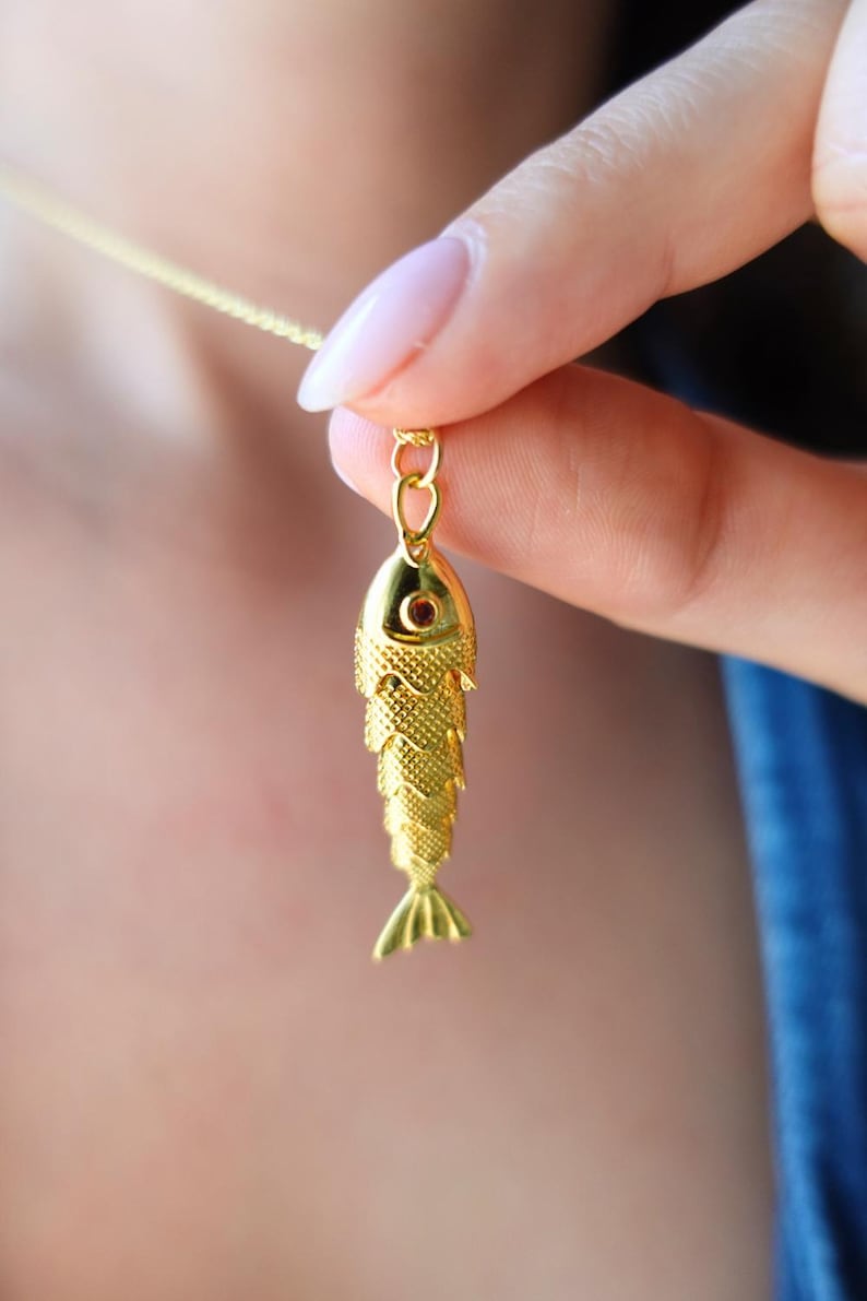 24k Gold Plated 3D Fish Necklace Articulated Fish Necklace Minimalist Fish Necklace Coastal Necklace Barracuda Necklace for Mothers Day Gift