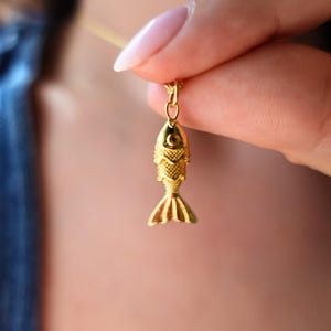 24k Gold Plated 3D Fish Necklace Articulated Fish Necklace Minimalist Fish Necklace Coastal Necklace Barracuda Necklace for Mothers Day Gift