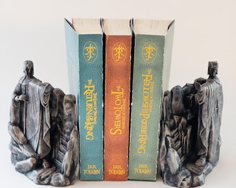Argonath Bookends: Lord of the Rings Statue Diorama