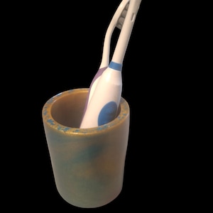 Toothbrush holder