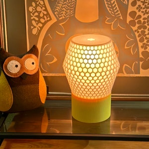 Honeycomb 3D Printed Lamp, Edison Lamp, Groovy Lamp, Cool Lamp, Colorful Lamp, Warm Glow Lamp, Mood Lamp, Side Table Lamp, Small Lamp, Bedside Lamp, Cool Lamp, Groovy Lamp, Colorful Lamp, Custom Lamp, Gift Lamp, 3D Printed Cool Gift, Edison Bulb Lamp