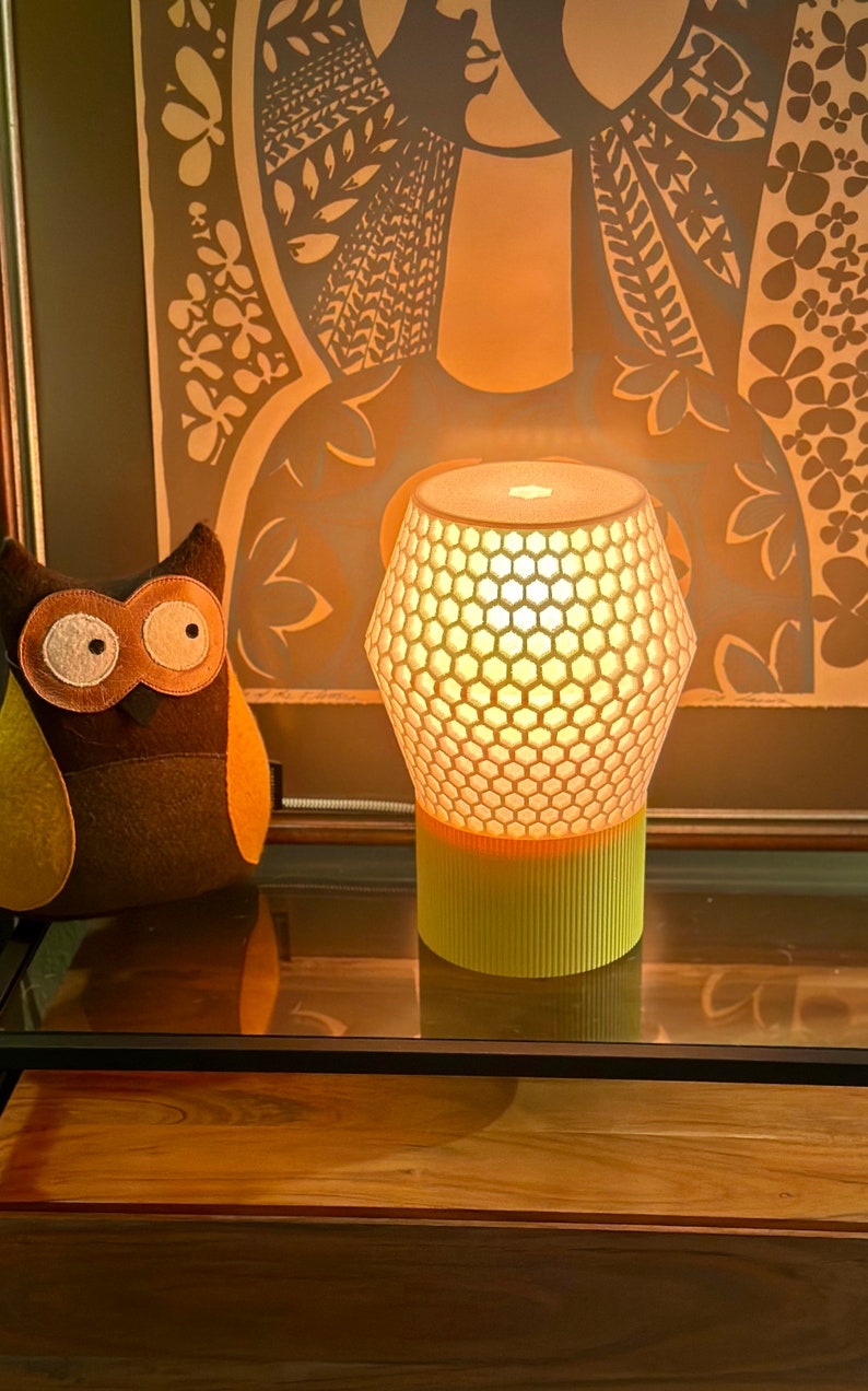 Honeycomb 3D Printed Lamp, Edison Lamp, Groovy Lamp, Cool Lamp, Colorful Lamp, Warm Glow Lamp, Mood Lamp, Side Table Lamp, Small Lamp, Bedside Lamp, Cool Lamp, Groovy Lamp, Colorful Lamp, Custom Lamp, Gift Lamp, 3D Printed Cool Gift, Edison Bulb Lamp