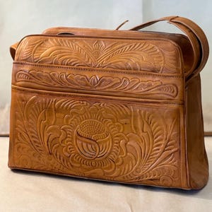 Vintage 1970s Mexican Tooled Leather Shoulder Bag