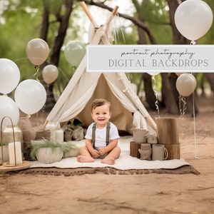 Può includere: Un bambino piccolo è seduto davanti a una tenda a forma di tipi decorata con palloncini e vegetazione. Il tipi è allestito all'aperto in una zona boscosa. L'immagine è etichettata "portrait photography DIGITAL BACKDROPS".