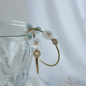 Mother of Pearl Daisy Hoop Earrings, Flower Earrings for Women, Bridal Jewelry, Minimalist Everyday Gift