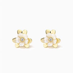 Freshness Flower Mother of Pearl Stud Earrings