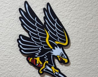 伝統的なタトゥーのイーグルサイン – 大胆でクラシックなデザイン