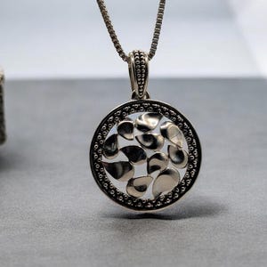 Michael Dawkins Sterling Silver Pebble Pendant Necklace Granulation Bead Round Disk 24 Inch Italy .925 Box Chain Vintage