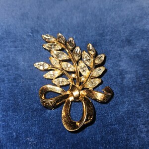 Stunning Vintage Trifari Brooch