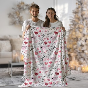 Cozy Love-Themed Velveteen Plush Blanket, Romantic Home Decor, Soft Throw Heart Pattern